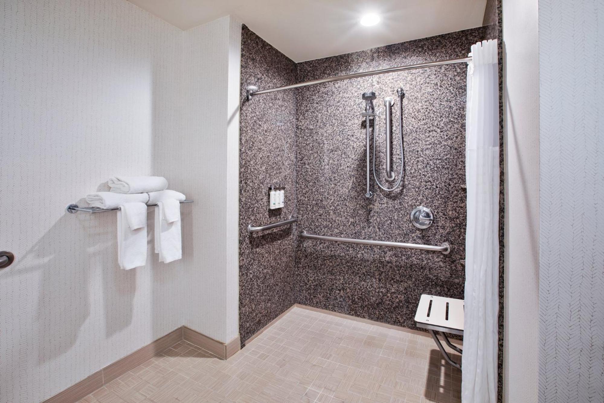 Airport - California By Ihg Hotel 4*