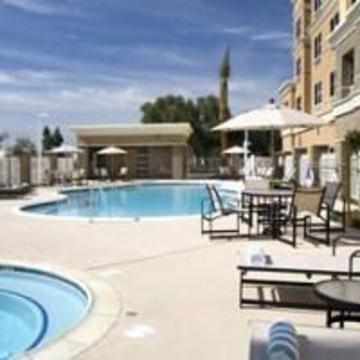 Hotel Airport - California By Ihg 4*